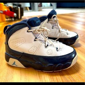 Air Jordan 9 Retro UNC